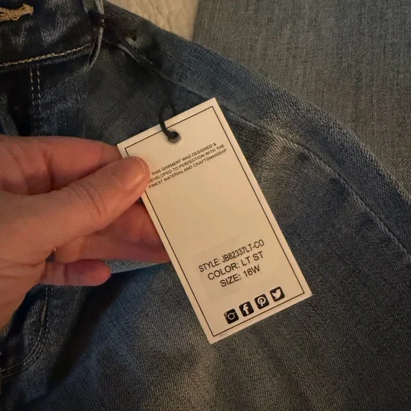 NWT Judy Blue Light Wash boot cut Jeans 16W - Picture 11 of 14